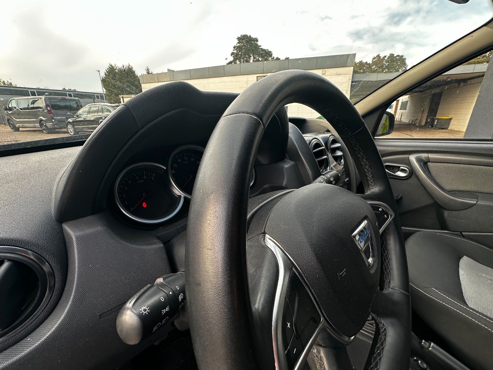 Fahrzeugabbildung Dacia Duster I Black Shadow 4x2 Tüv neu 1.Hand