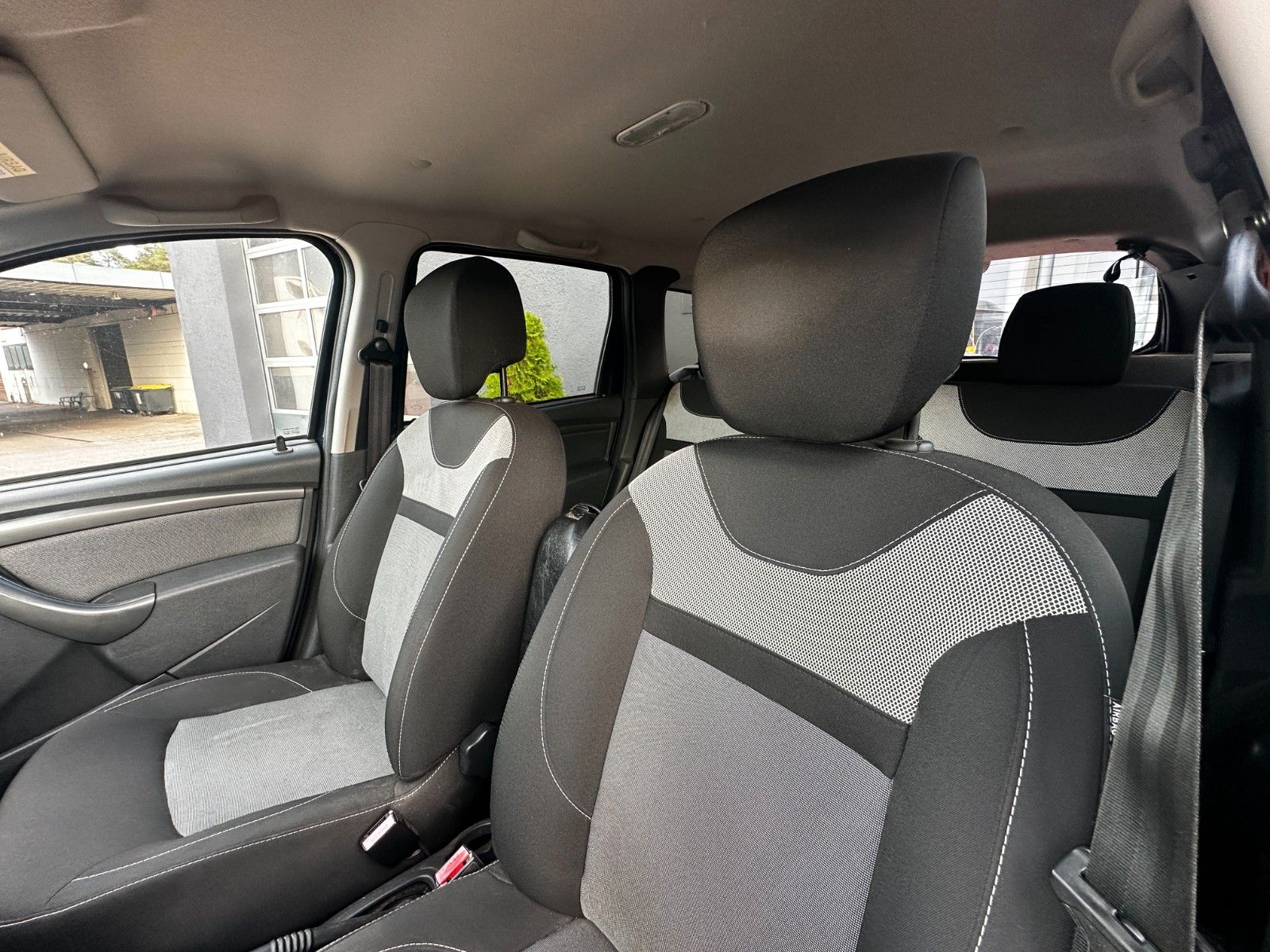 Fahrzeugabbildung Dacia Duster I Black Shadow 4x2 Tüv neu 1.Hand