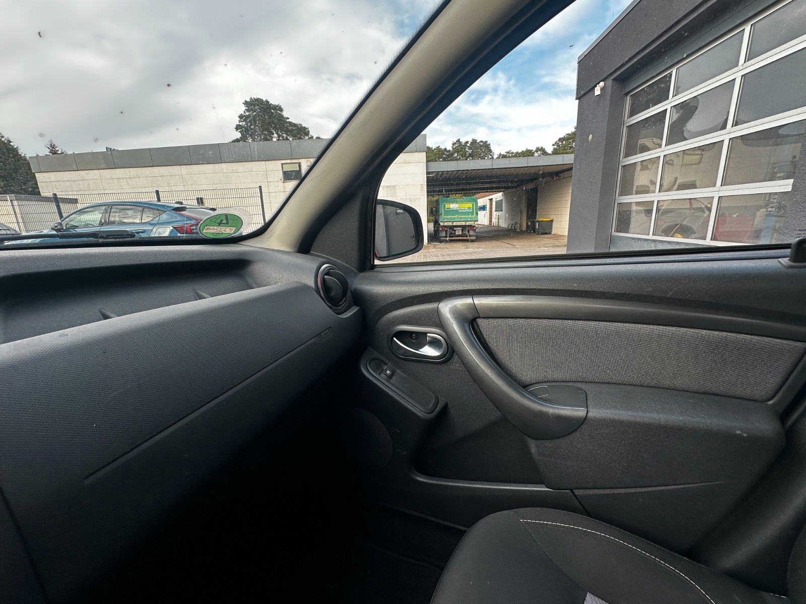 Fahrzeugabbildung Dacia Duster I Black Shadow 4x2 Tüv neu 1.Hand