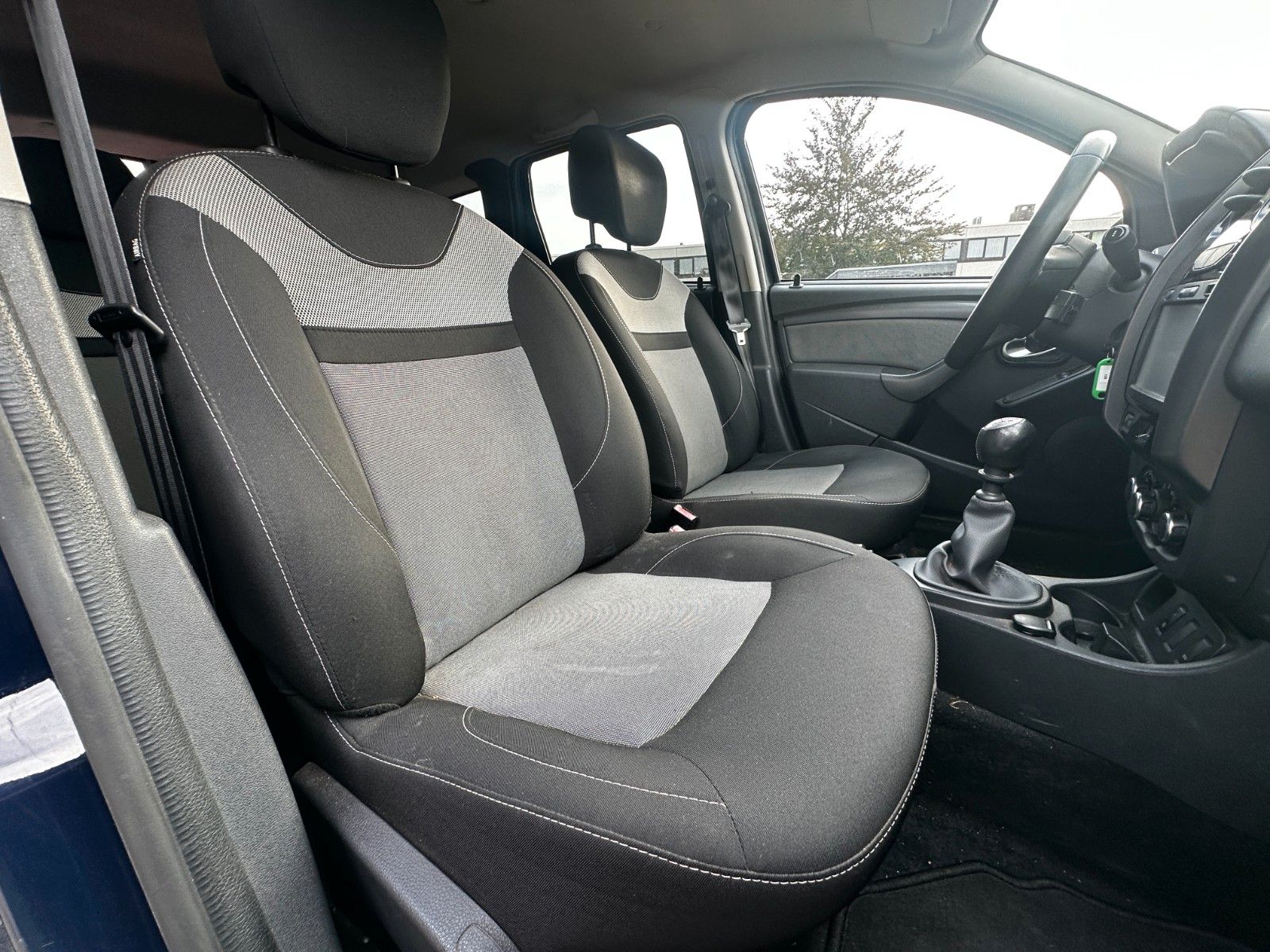 Fahrzeugabbildung Dacia Duster I Black Shadow 4x2 Tüv neu 1.Hand