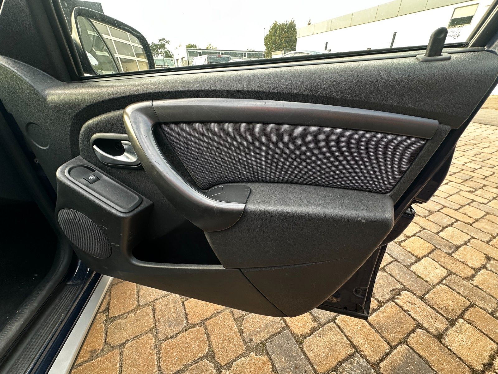 Fahrzeugabbildung Dacia Duster I Black Shadow 4x2 Tüv neu 1.Hand
