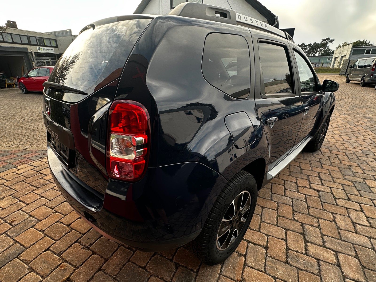 Fahrzeugabbildung Dacia Duster I Black Shadow 4x2 Tüv neu 1.Hand