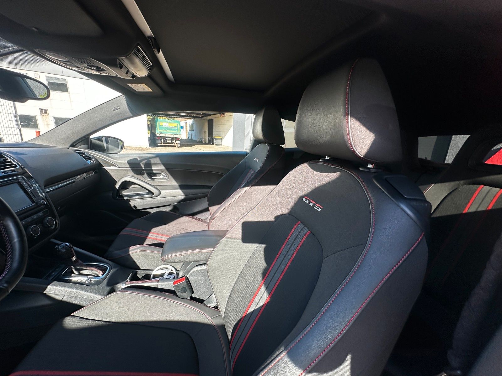 Fahrzeugabbildung Volkswagen Scirocco GTS 2.0 220 PS HU neu DSG Pano SH