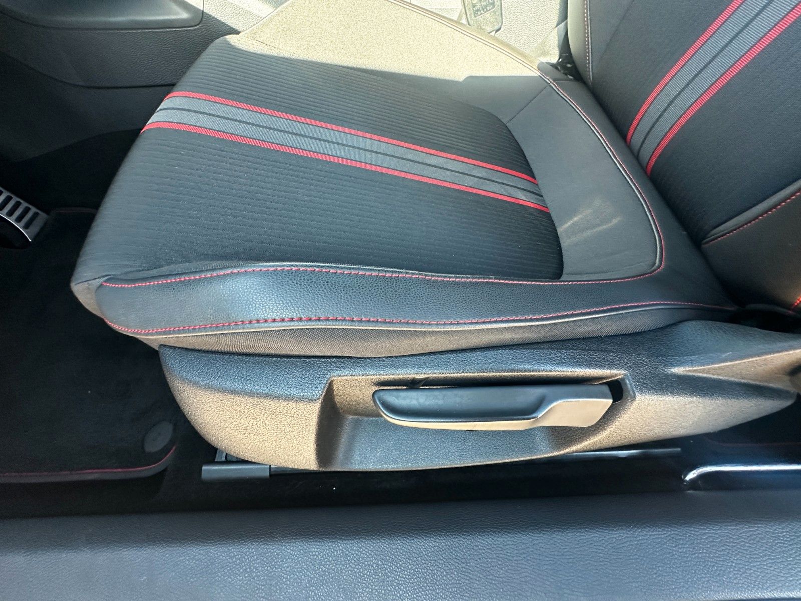 Fahrzeugabbildung Volkswagen Scirocco GTS 2.0 220 PS HU neu DSG Pano SH