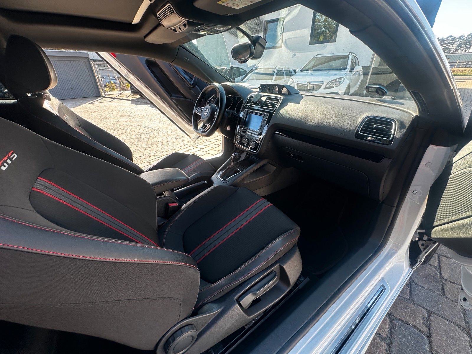 Fahrzeugabbildung Volkswagen Scirocco GTS 2.0 220 PS HU neu DSG Pano SH