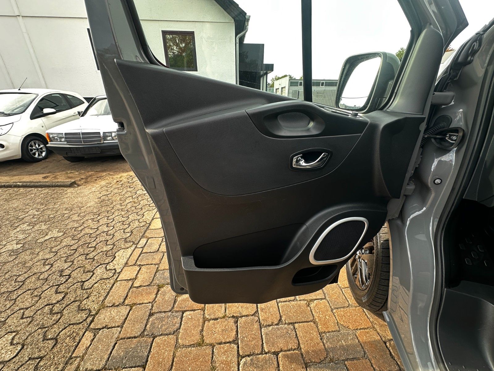 Fahrzeugabbildung Opel Vivaro B Kombi L2H1  2,9t Sport 9 Sitze 1.Hand