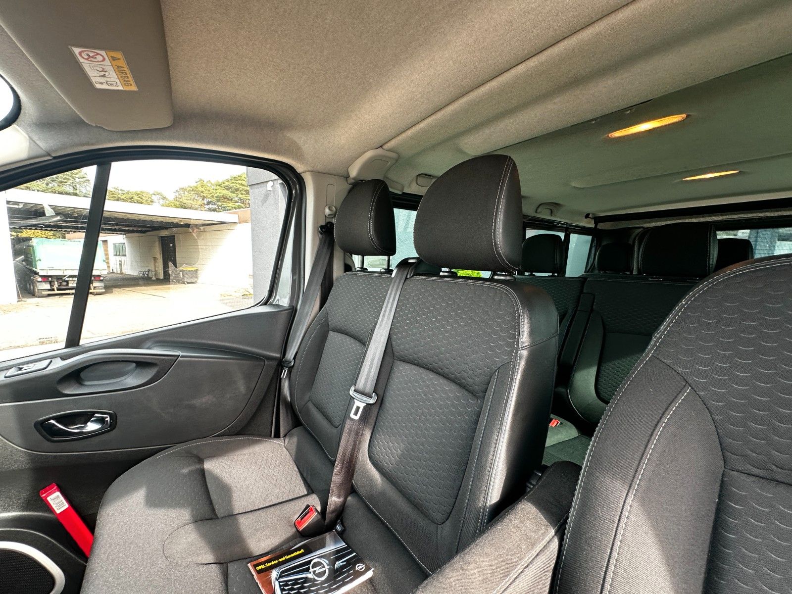 Fahrzeugabbildung Opel Vivaro B Kombi L2H1  2,9t Sport 9 Sitze 1.Hand