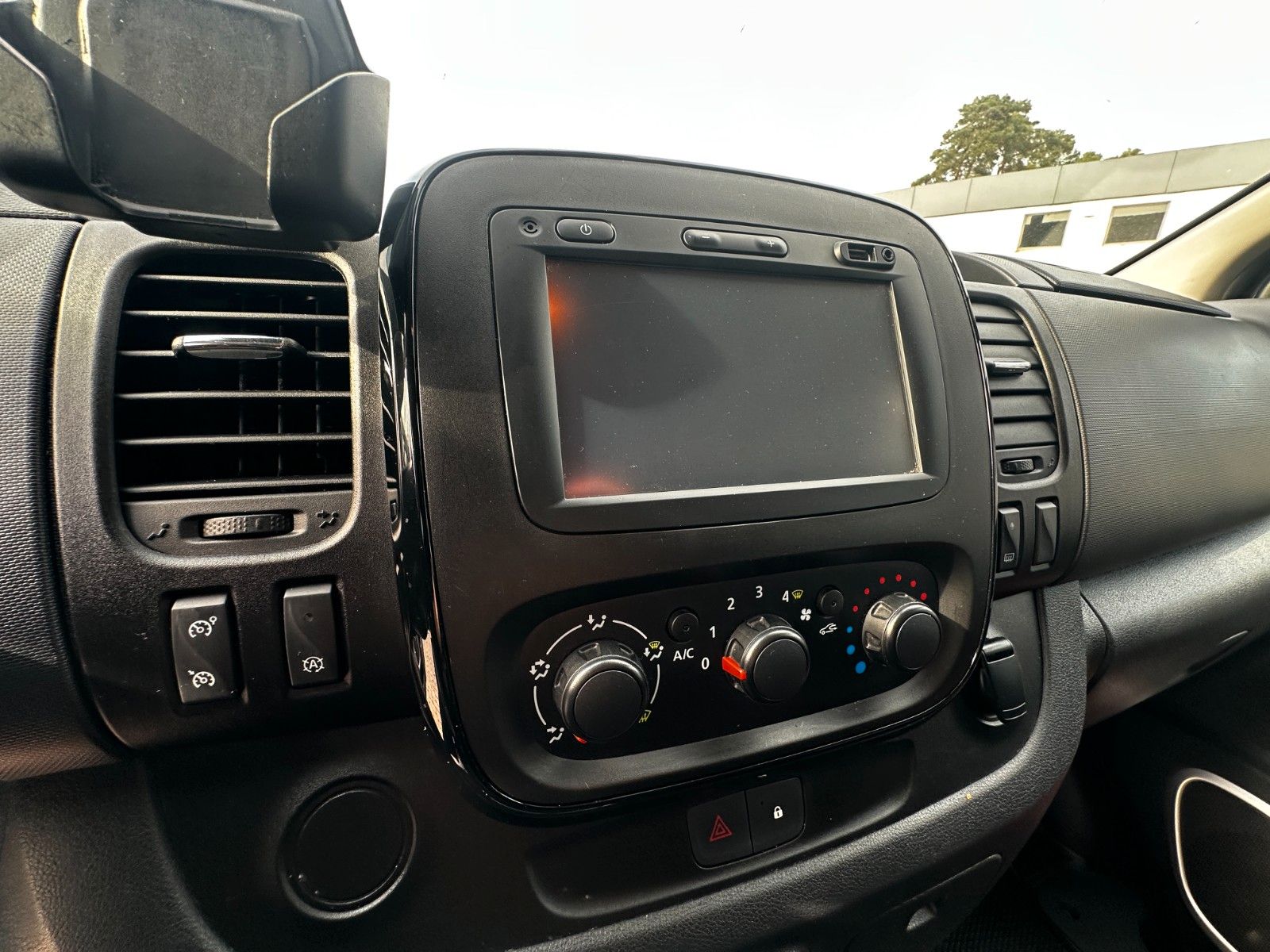 Fahrzeugabbildung Opel Vivaro B Kombi L2H1  2,9t Sport 9 Sitze 1.Hand