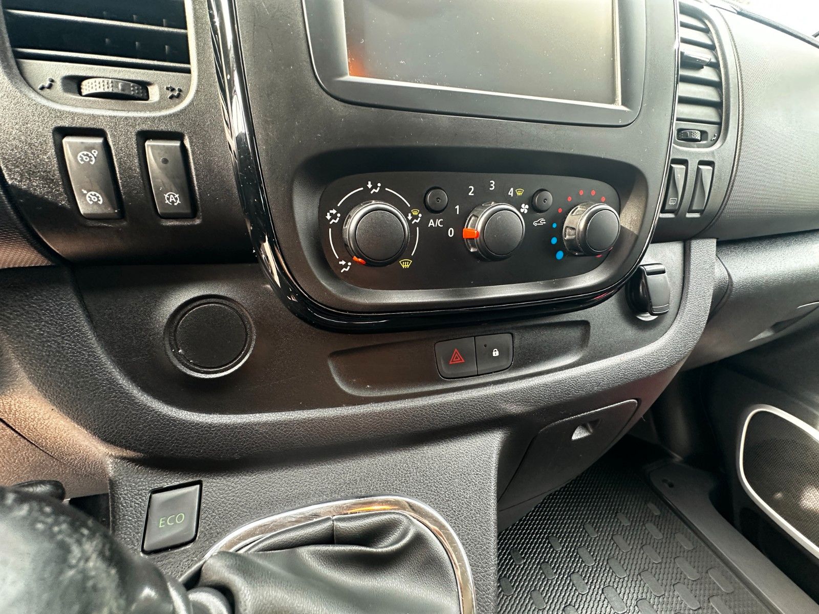 Fahrzeugabbildung Opel Vivaro B Kombi L2H1  2,9t Sport 9 Sitze 1.Hand