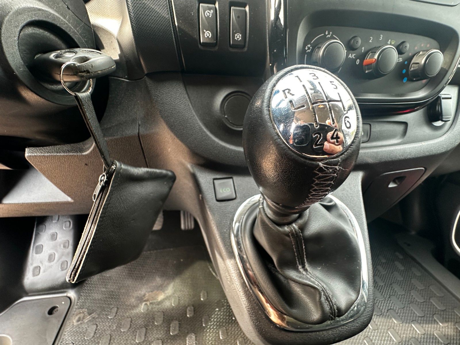 Fahrzeugabbildung Opel Vivaro B Kombi L2H1  2,9t Sport 9 Sitze 1.Hand