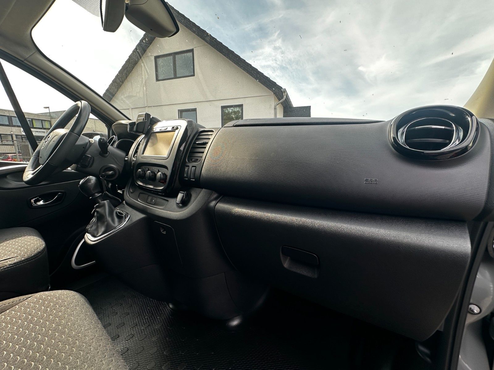 Fahrzeugabbildung Opel Vivaro B Kombi L2H1  2,9t Sport 9 Sitze 1.Hand