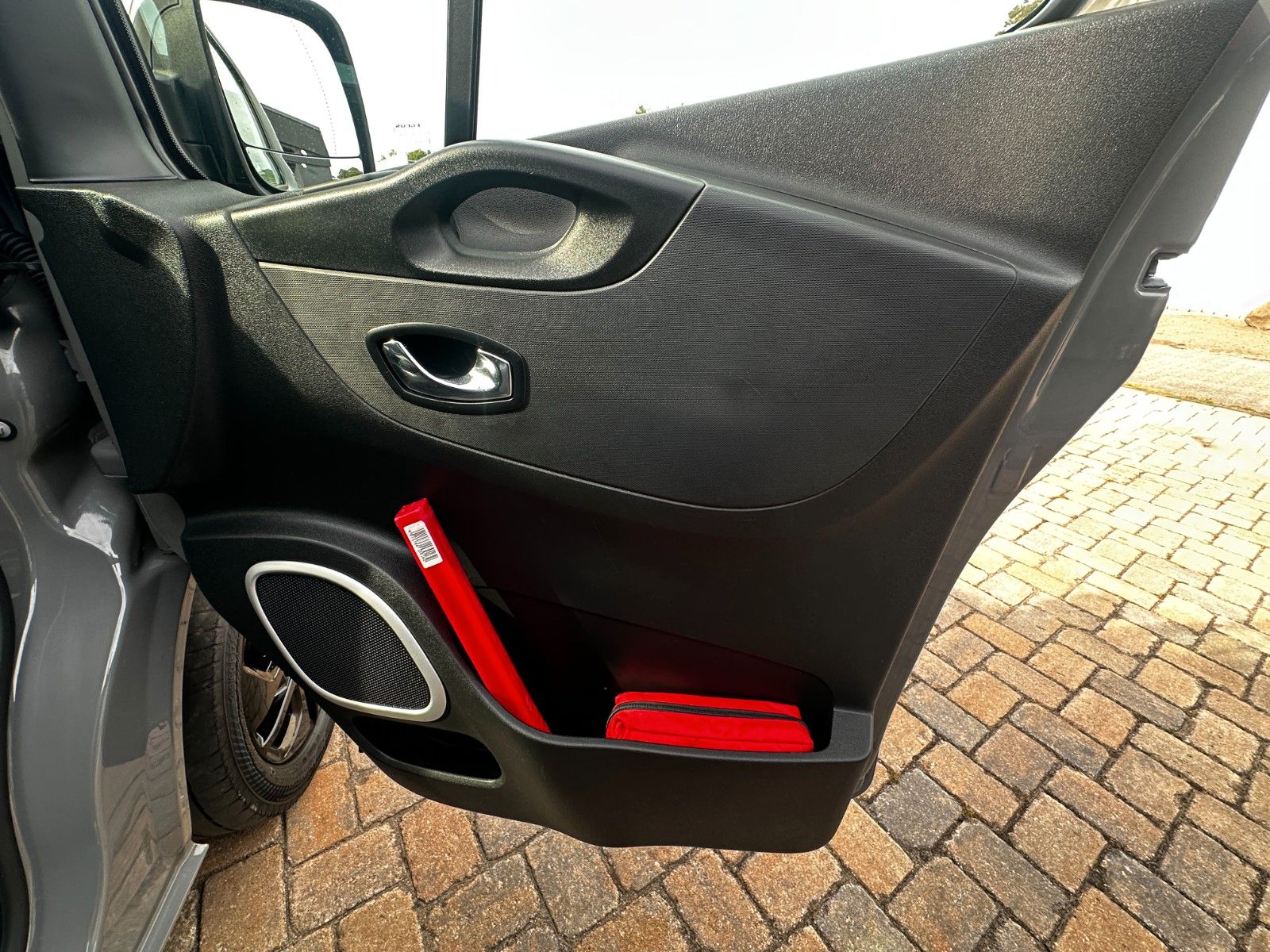 Fahrzeugabbildung Opel Vivaro B Kombi L2H1  2,9t Sport 9 Sitze 1.Hand