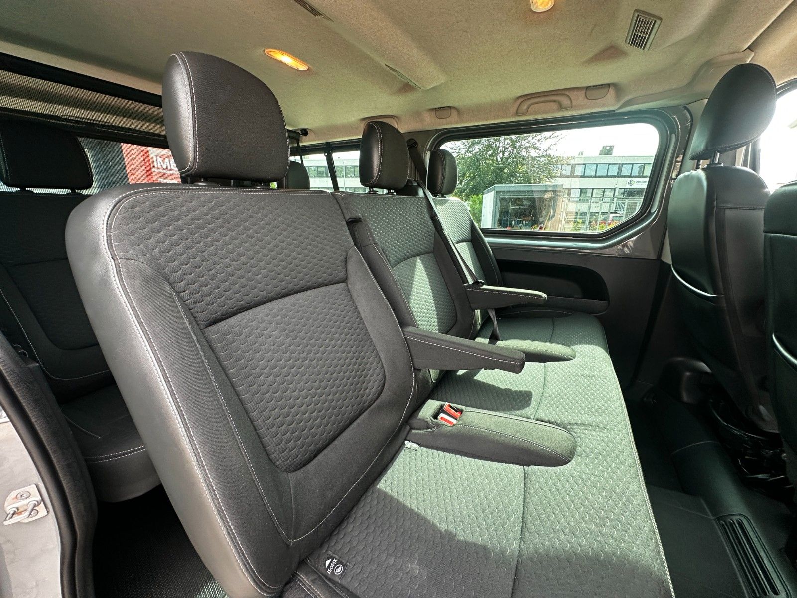 Fahrzeugabbildung Opel Vivaro B Kombi L2H1  2,9t Sport 9 Sitze 1.Hand