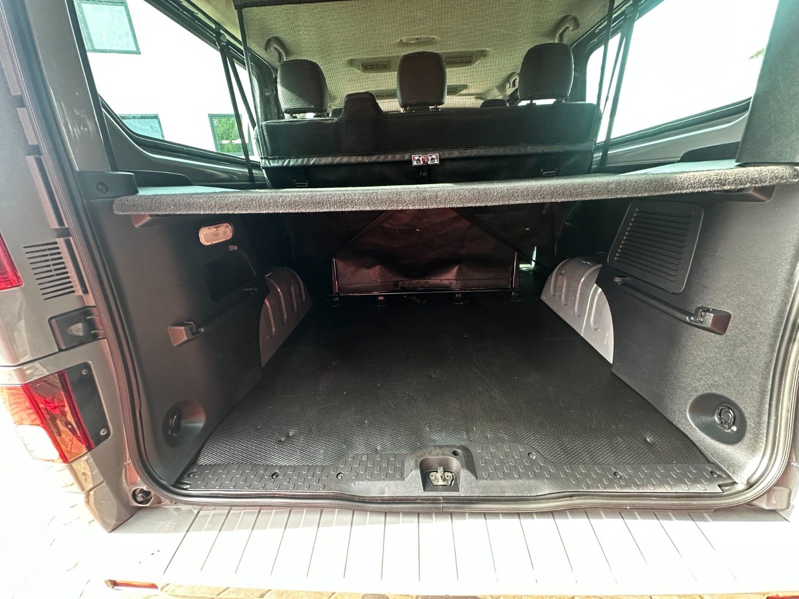 Fahrzeugabbildung Opel Vivaro B Kombi L2H1  2,9t Sport 9 Sitze 1.Hand