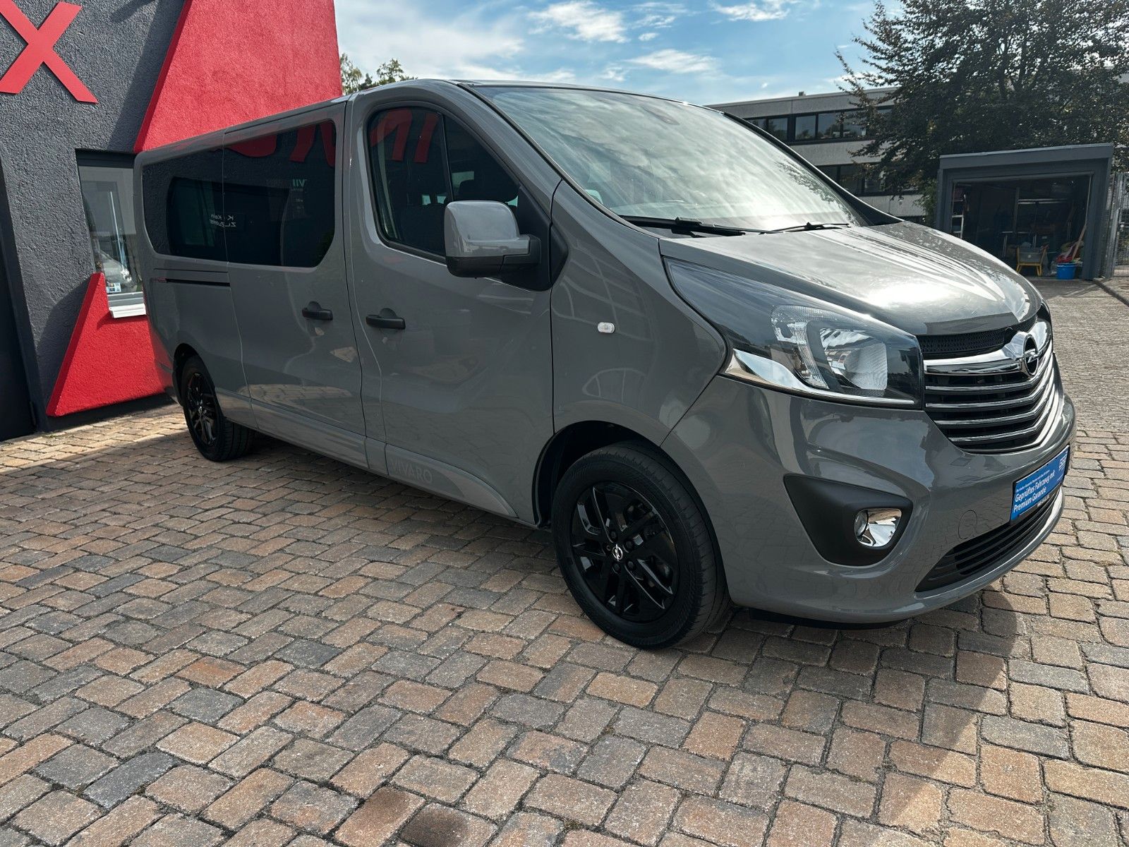 Fahrzeugabbildung Opel Vivaro B Kombi L2H1  2,9t Sport 9 Sitze 1.Hand