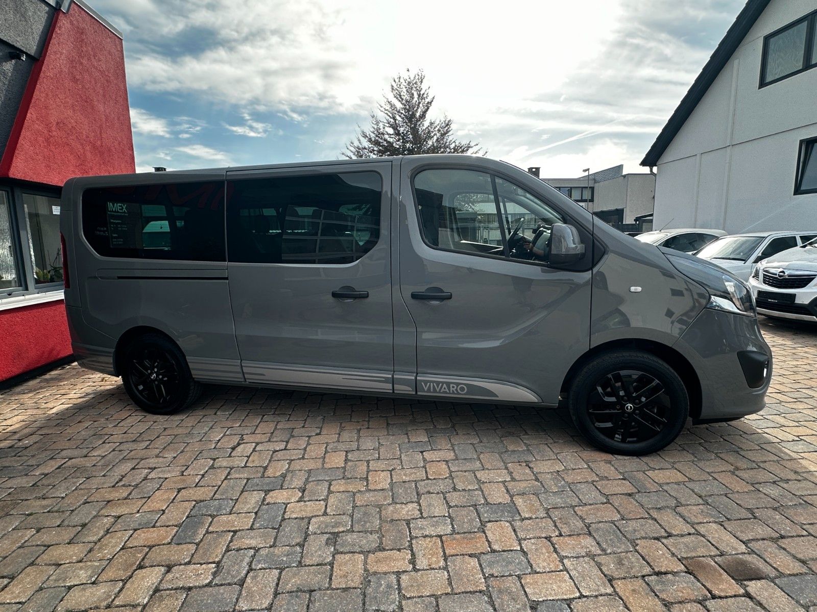 Fahrzeugabbildung Opel Vivaro B Kombi L2H1  2,9t Sport 9 Sitze 1.Hand