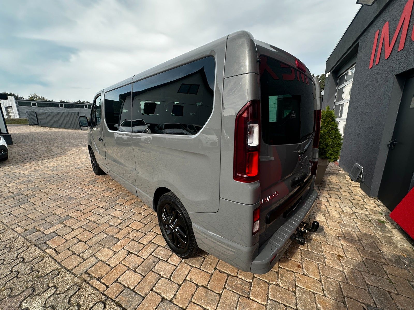 Fahrzeugabbildung Opel Vivaro B Kombi L2H1  2,9t Sport 9 Sitze 1.Hand