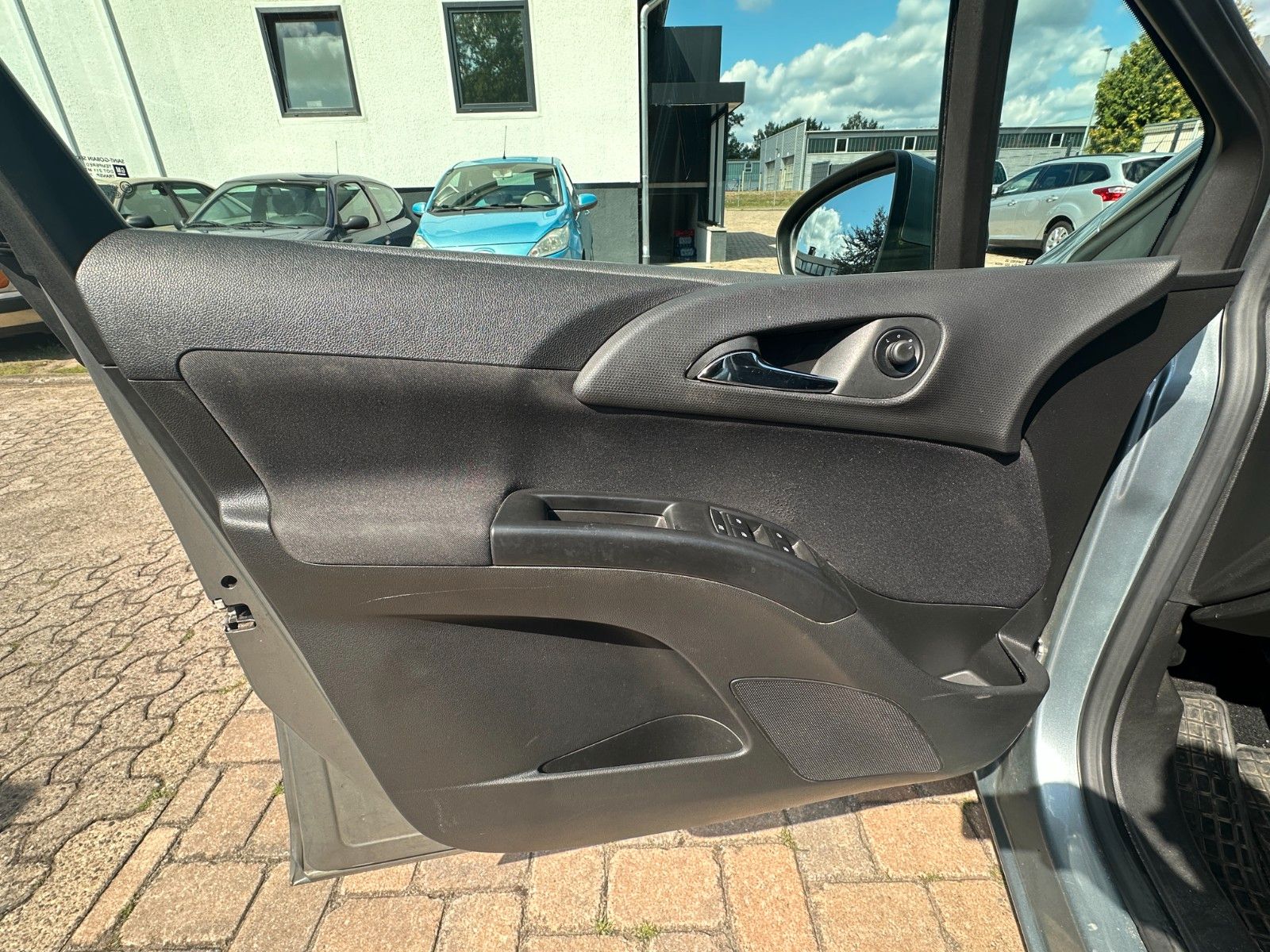 Fahrzeugabbildung Opel Meriva B Edition 1.4 120 PS HU neu