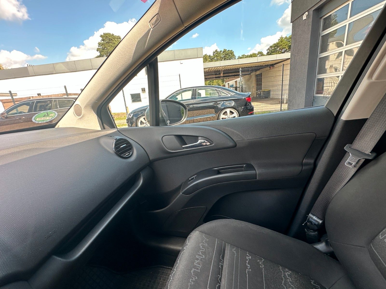 Fahrzeugabbildung Opel Meriva B Edition 1.4 120 PS HU neu