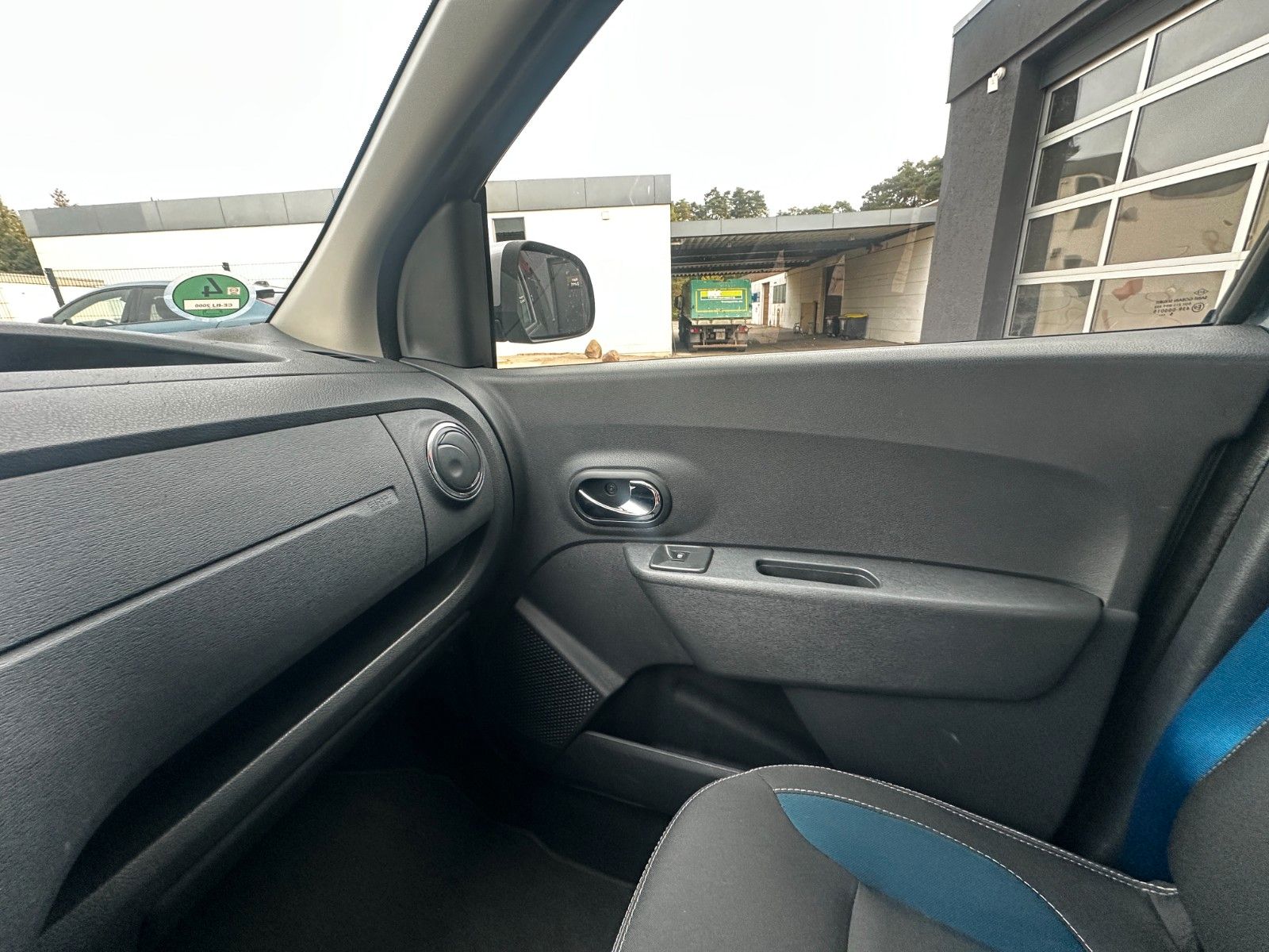 Fahrzeugabbildung Dacia Dokker Celebration 1.6 101 PS HU neu Klima