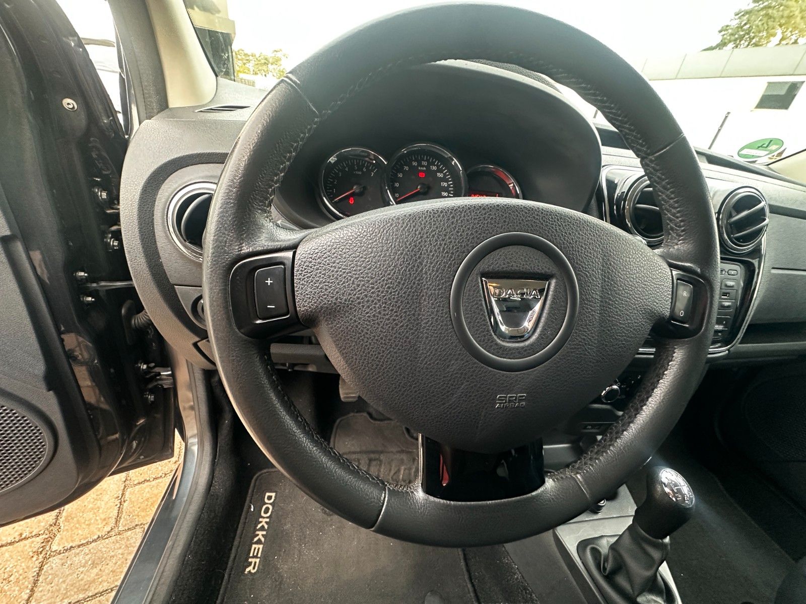 Fahrzeugabbildung Dacia Dokker Celebration 1.6 101 PS HU neu Klima