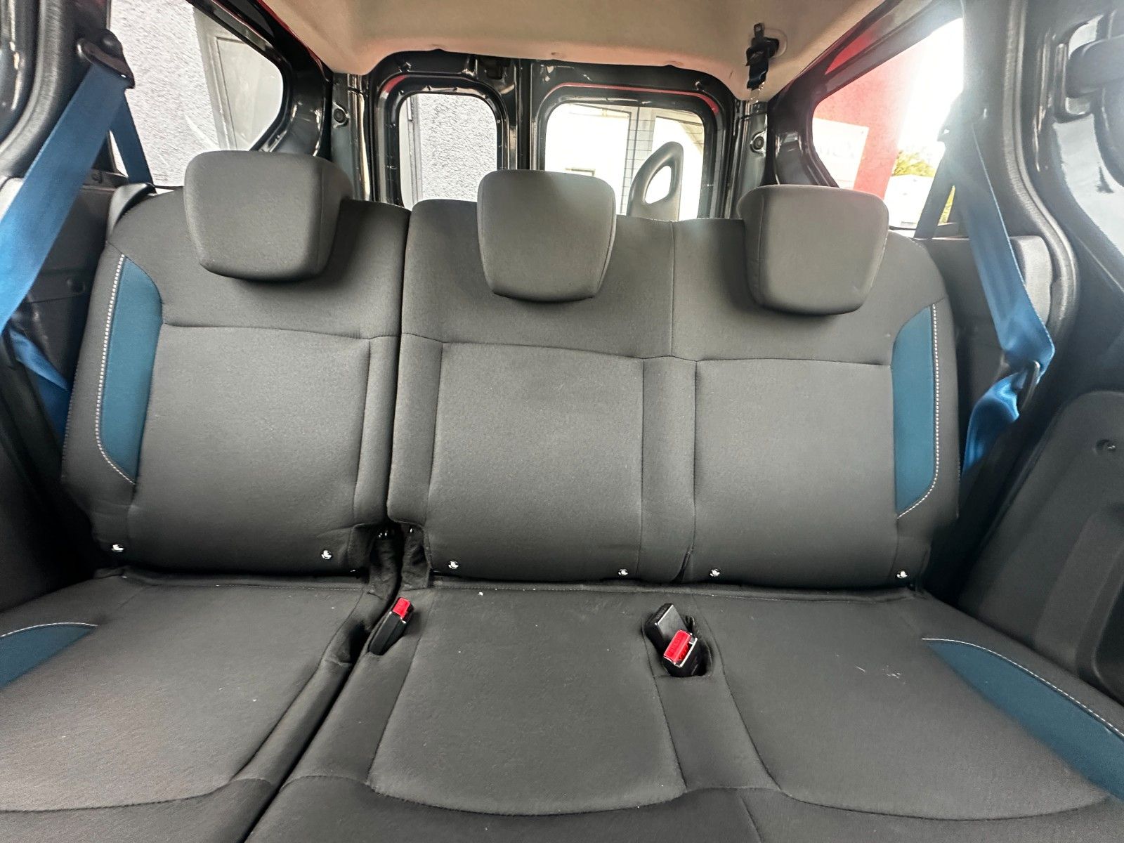 Fahrzeugabbildung Dacia Dokker Celebration 1.6 101 PS HU neu Klima