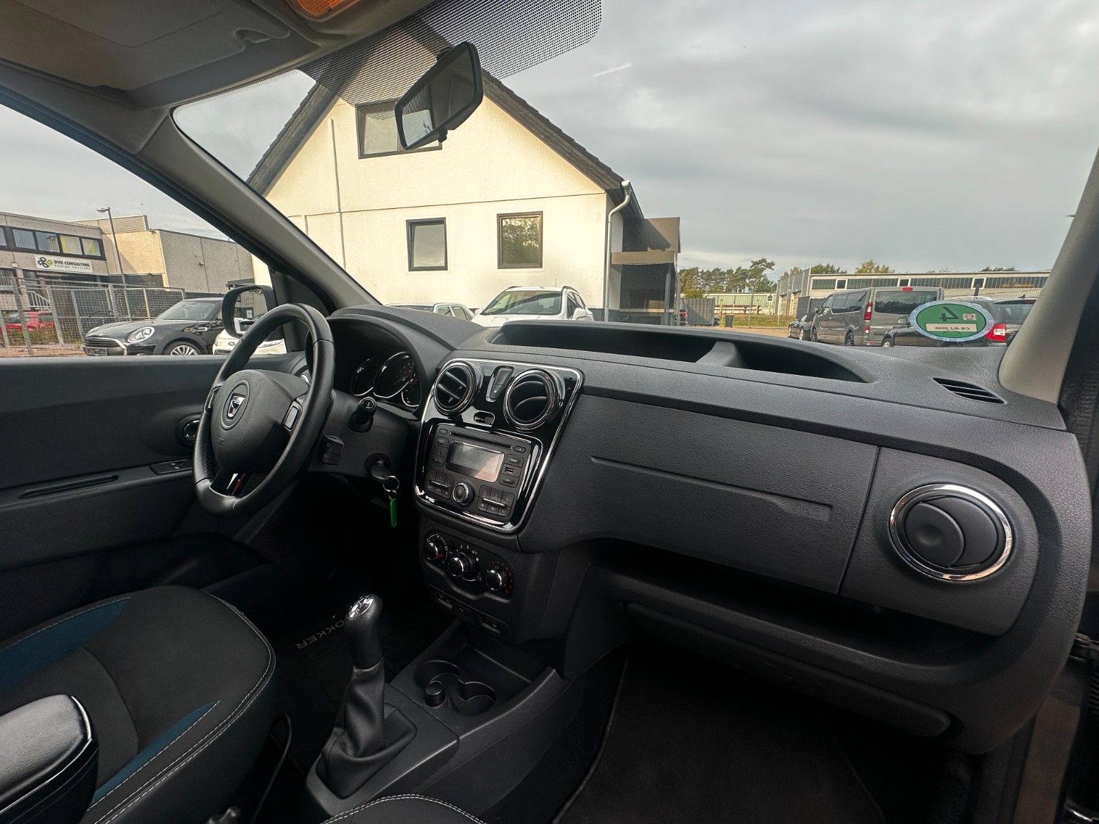 Fahrzeugabbildung Dacia Dokker Celebration 1.6 101 PS HU neu Klima