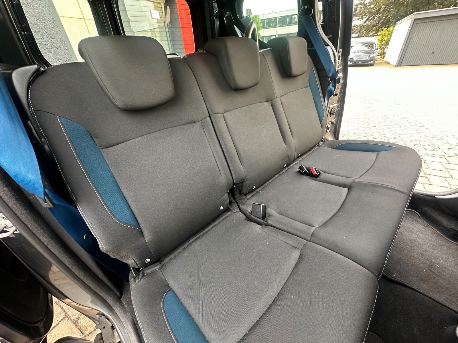 Fahrzeugabbildung Dacia Dokker Celebration 1.6 101 PS HU neu Klima