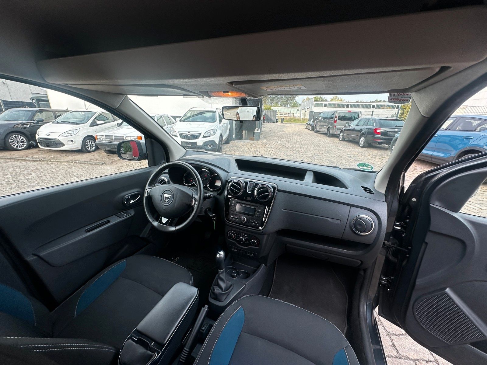 Fahrzeugabbildung Dacia Dokker Celebration 1.6 101 PS HU neu Klima