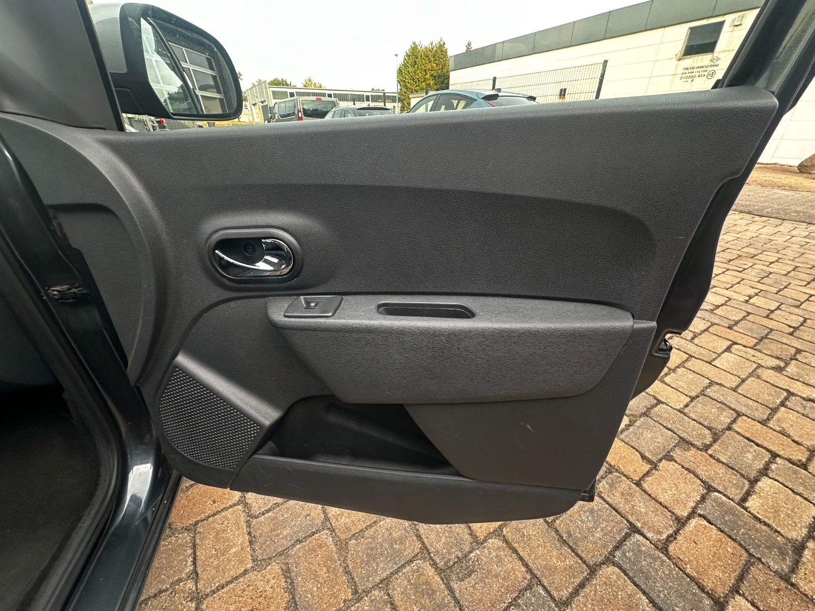 Fahrzeugabbildung Dacia Dokker Celebration 1.6 101 PS HU neu Klima
