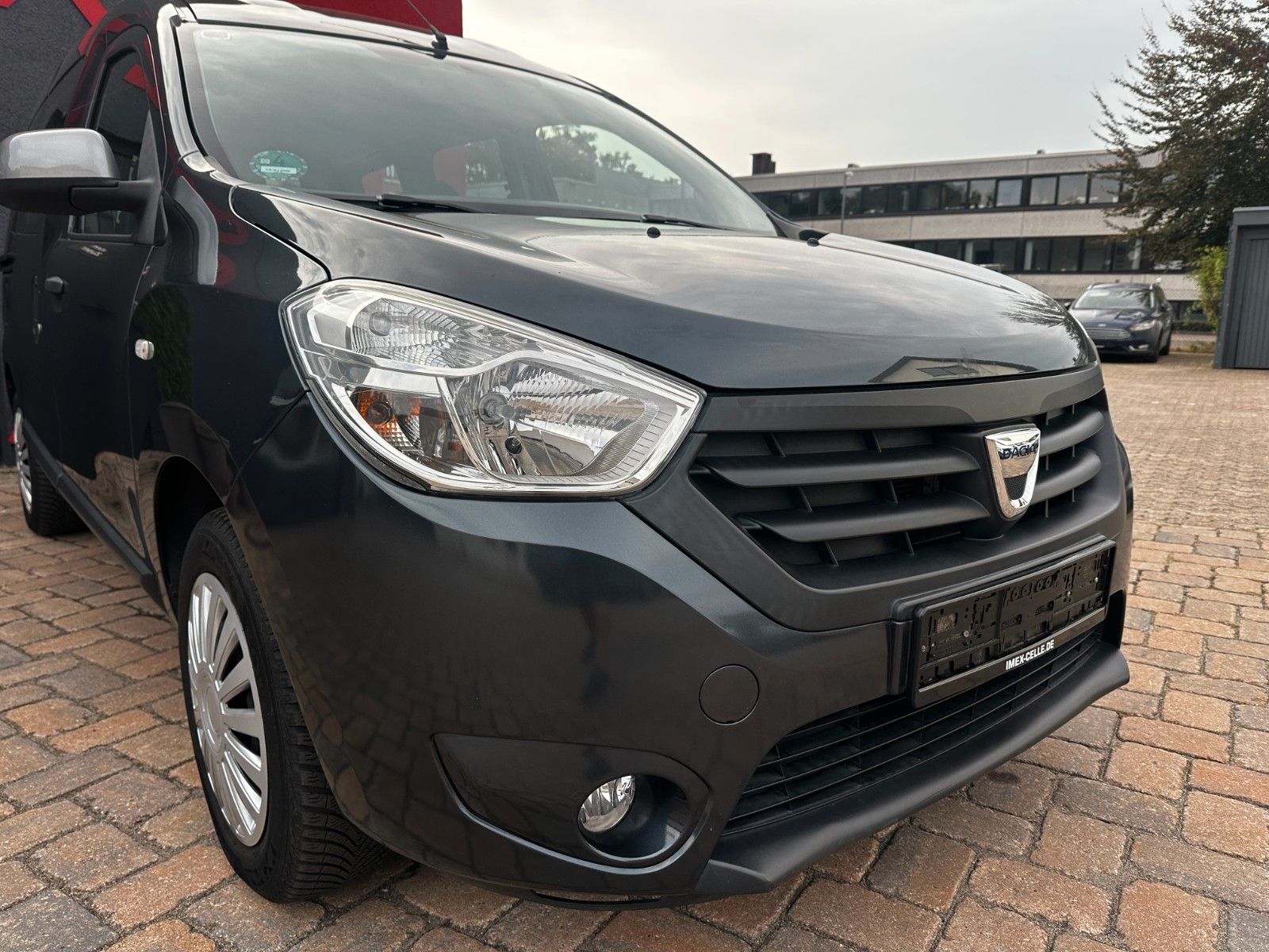 Fahrzeugabbildung Dacia Dokker Celebration 1.6 101 PS HU neu Klima