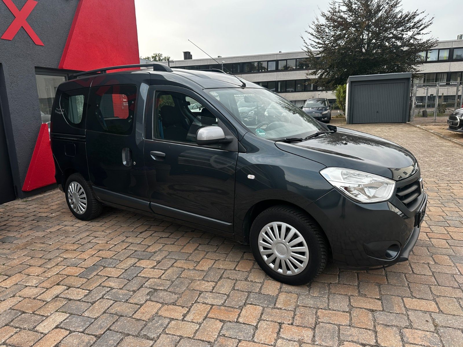 Fahrzeugabbildung Dacia Dokker Celebration 1.6 101 PS HU neu Klima