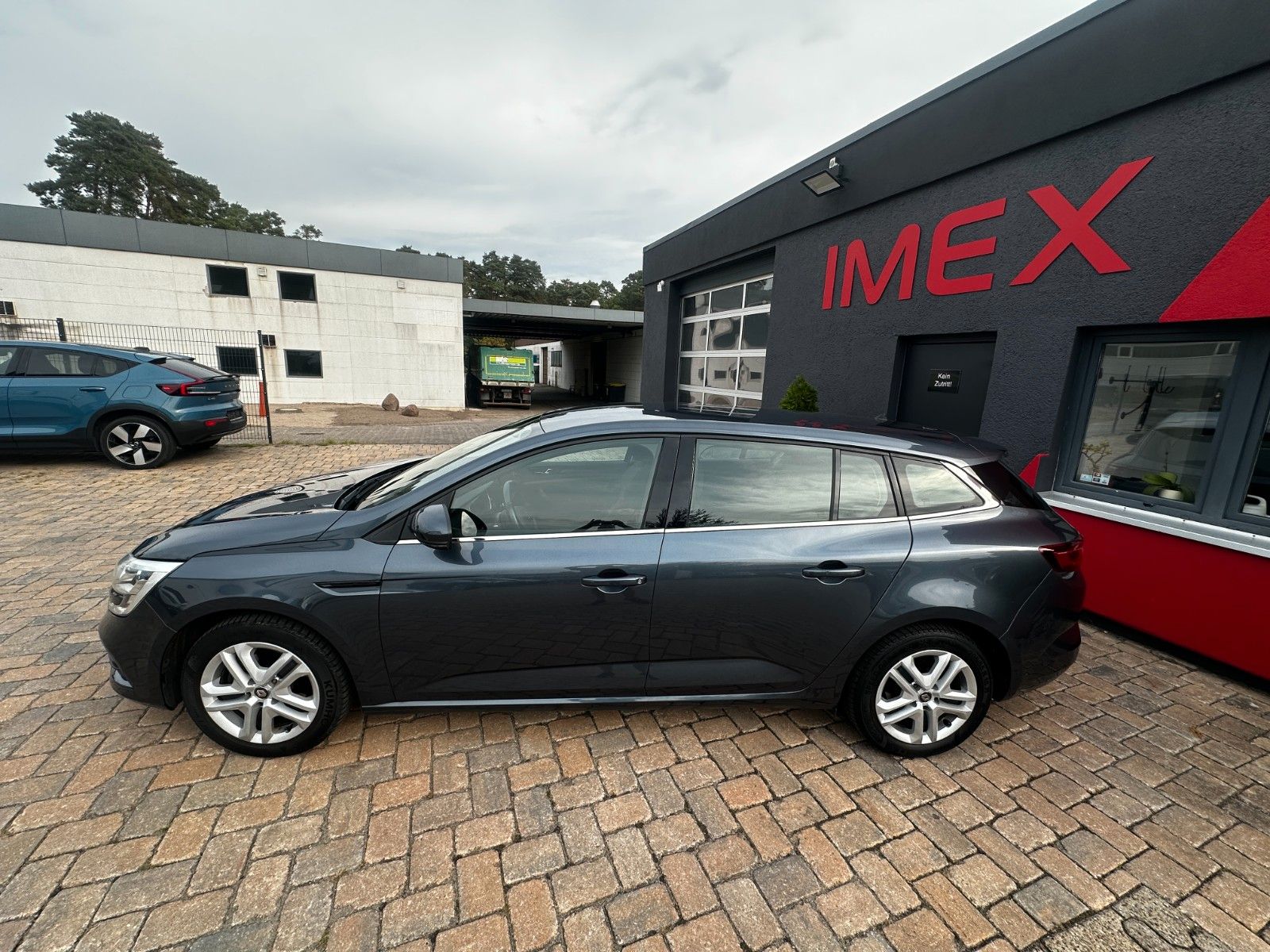 Fahrzeugabbildung Renault Megane IV Play 1.2 132 PS HU neu Navi