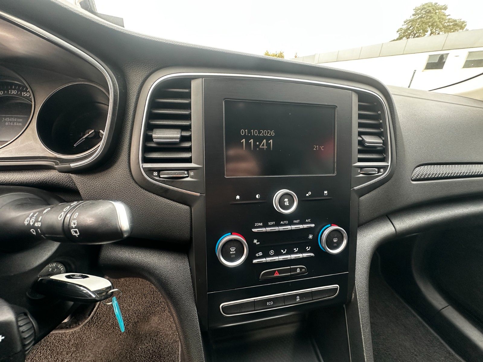 Fahrzeugabbildung Renault Megane IV Play 1.2 132 PS HU neu Navi