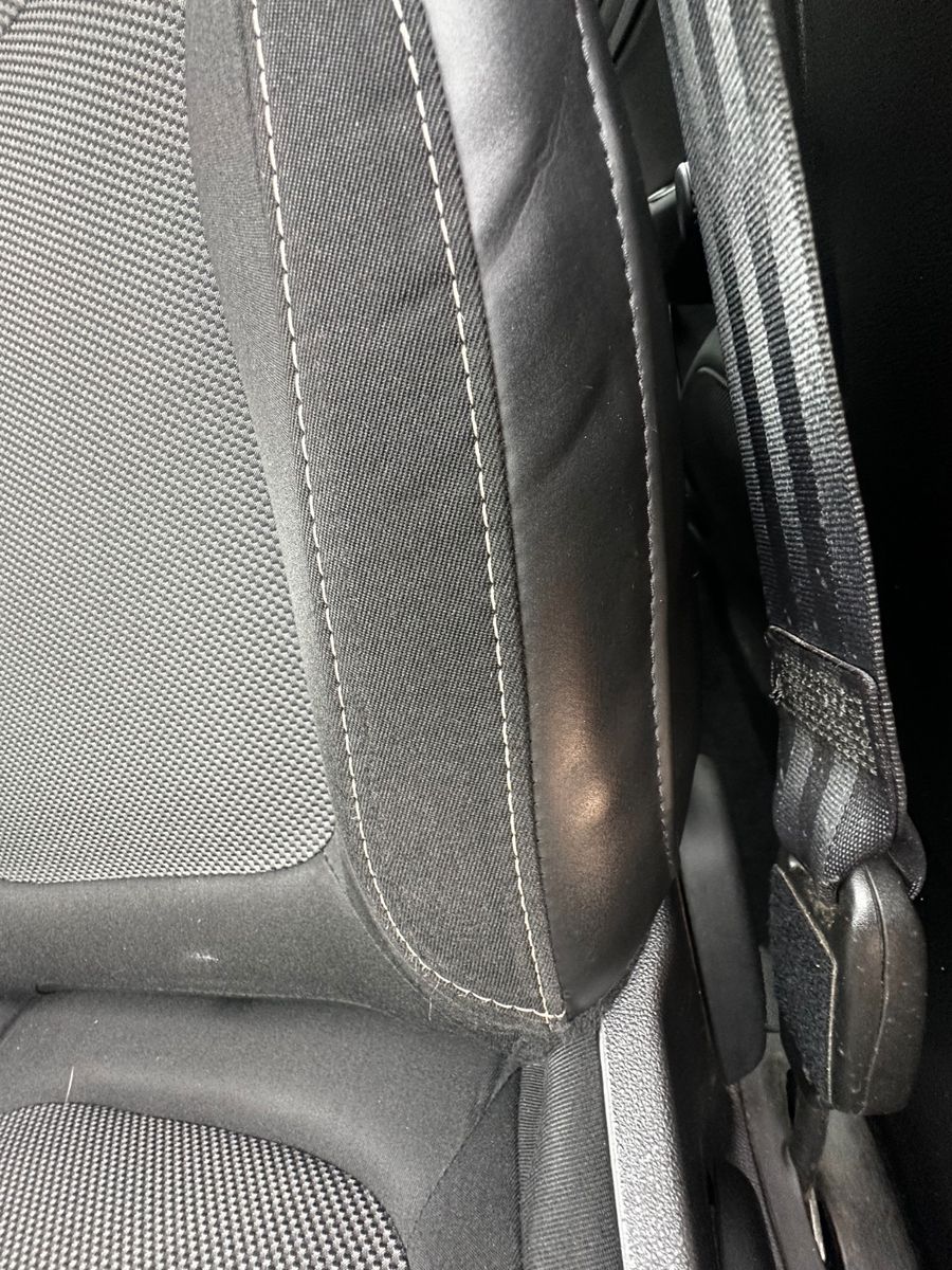Fahrzeugabbildung Renault Megane IV Play 1.2 132 PS HU neu Navi