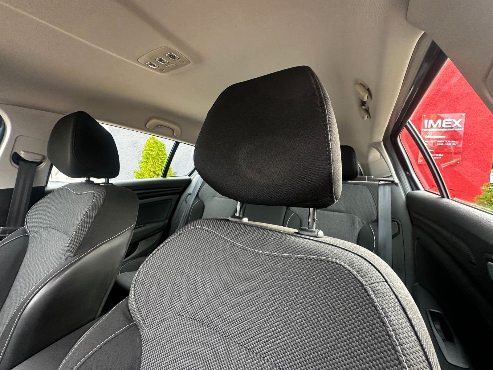 Fahrzeugabbildung Renault Megane IV Play 1.2 132 PS HU neu Navi