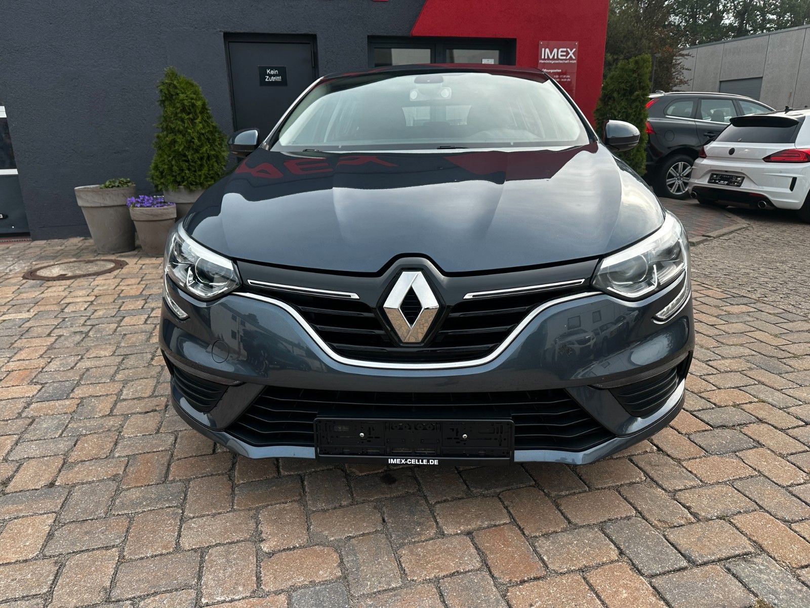 Fahrzeugabbildung Renault Megane IV Play 1.2 132 PS HU neu Navi