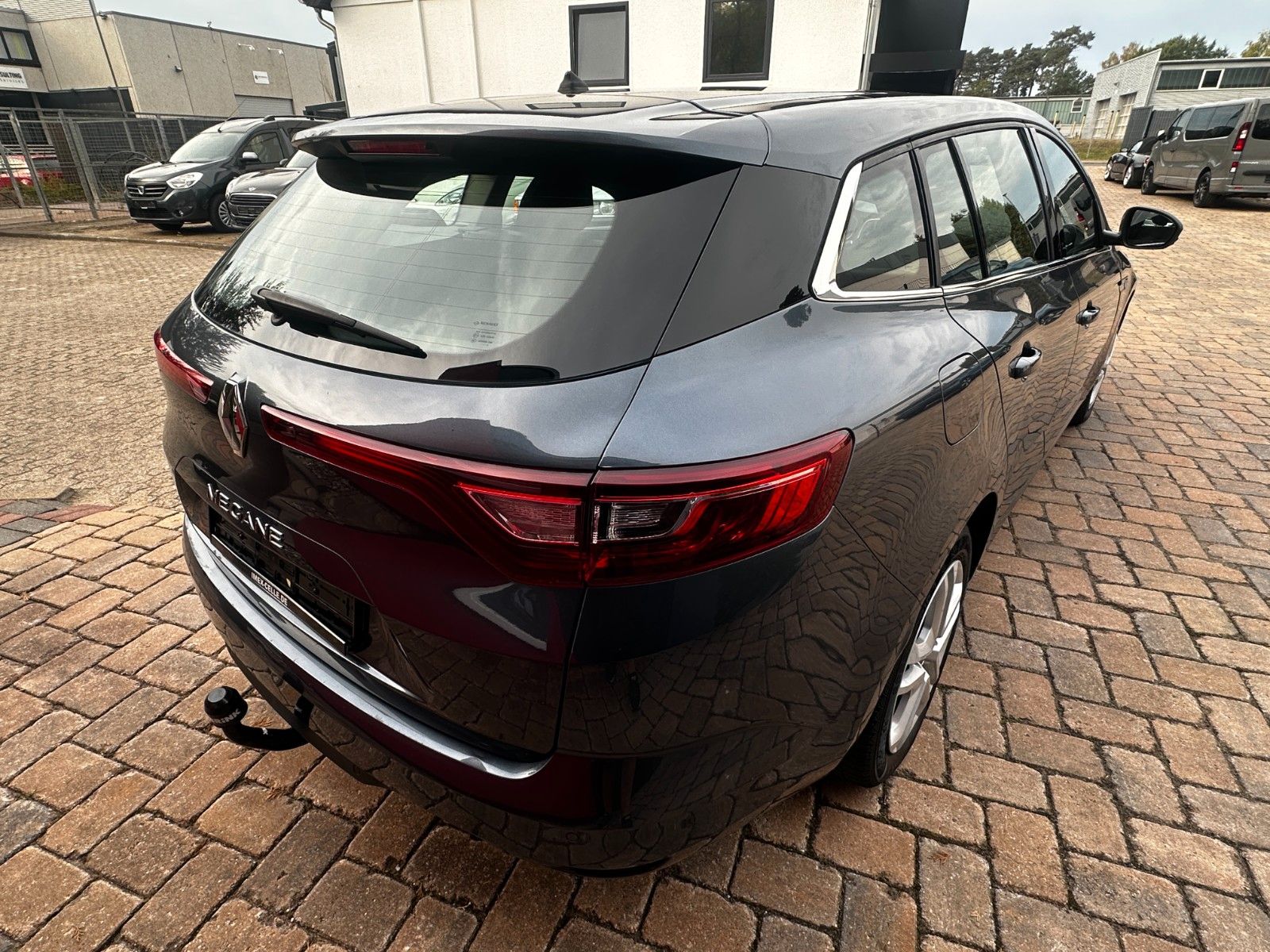 Fahrzeugabbildung Renault Megane IV Play 1.2 132 PS HU neu Navi