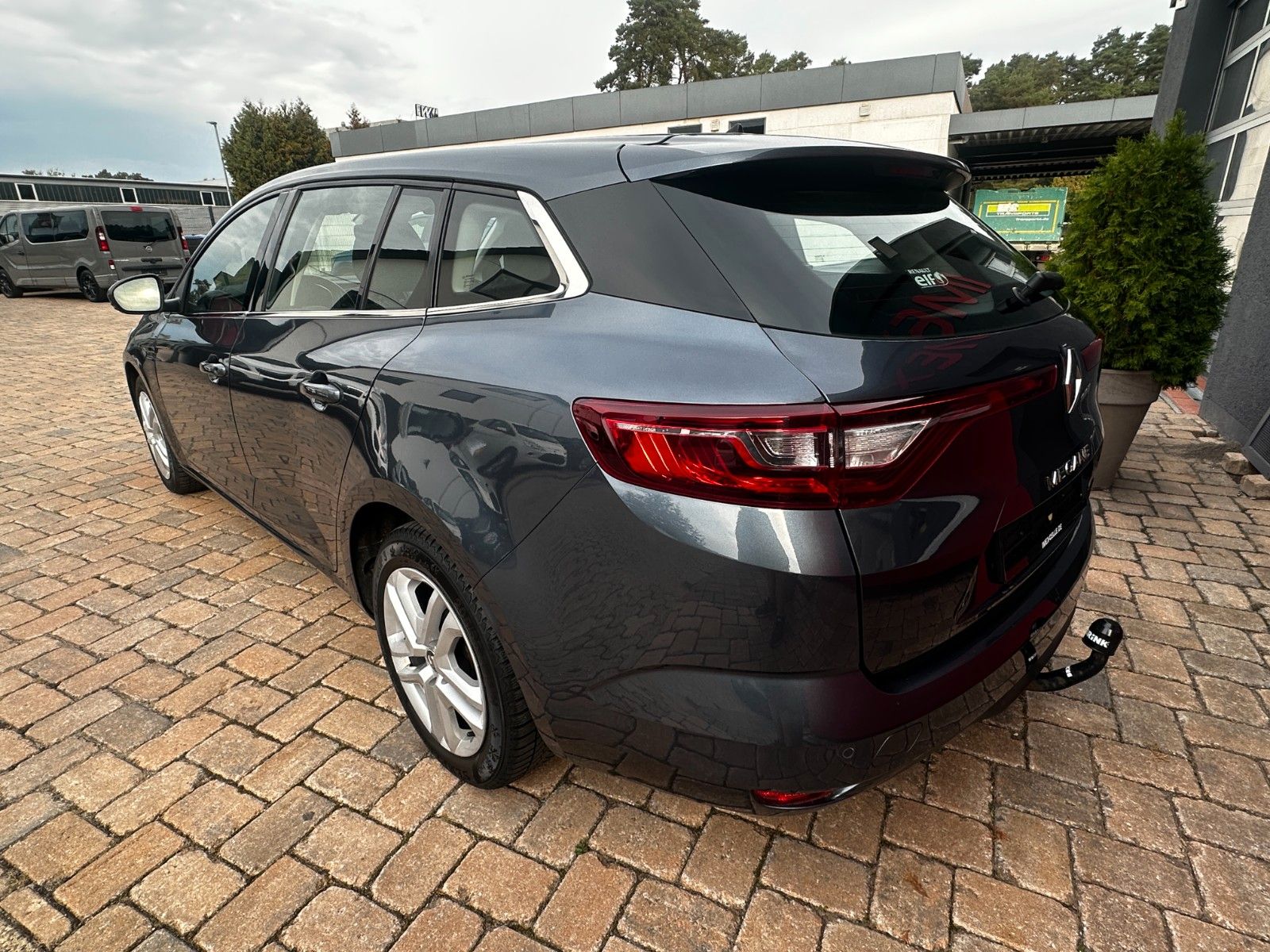 Fahrzeugabbildung Renault Megane IV Play 1.2 132 PS HU neu Navi