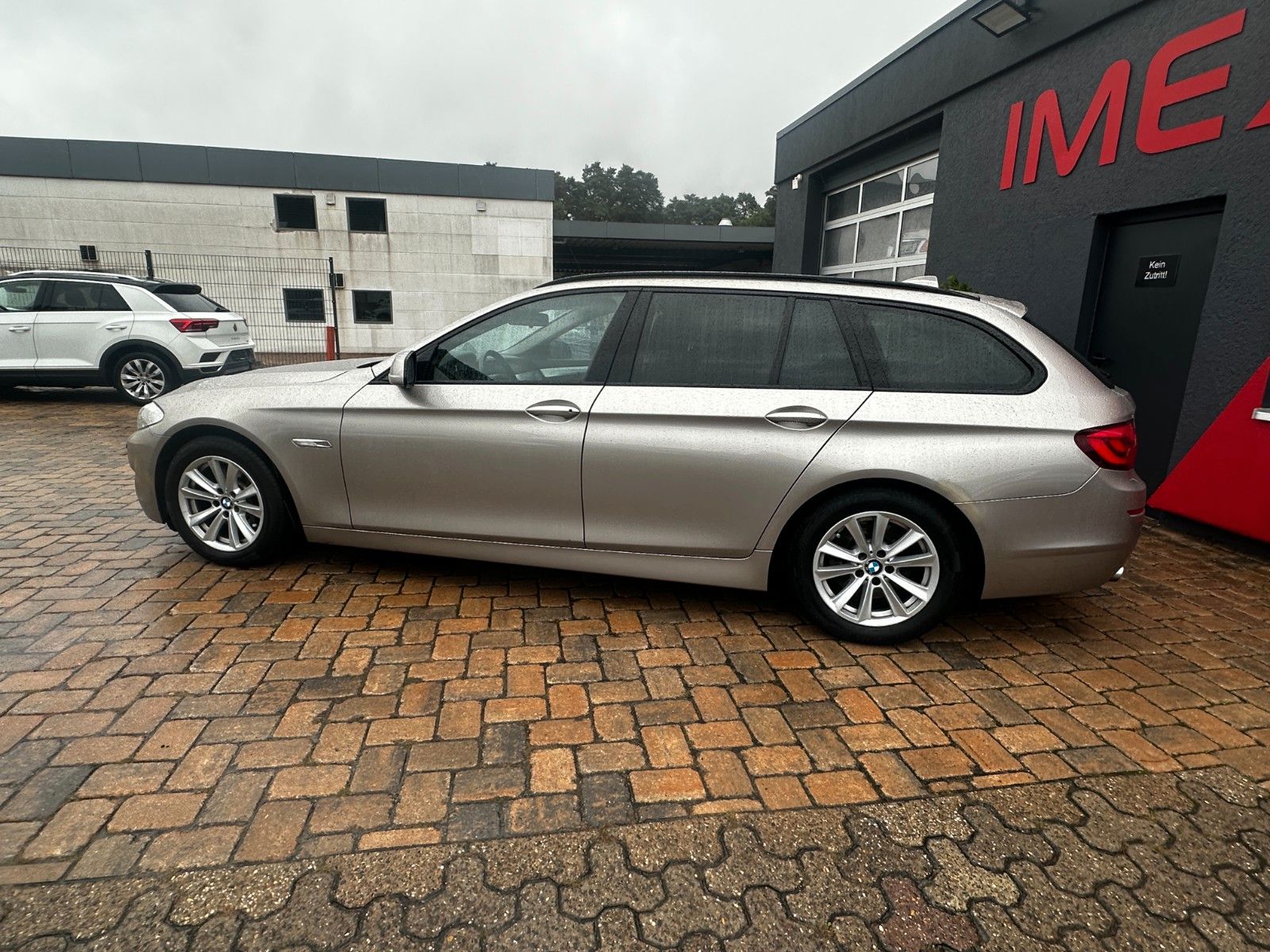 Fahrzeugabbildung BMW 525 d Touring 3.0 204 PS Xenon AHK Navi