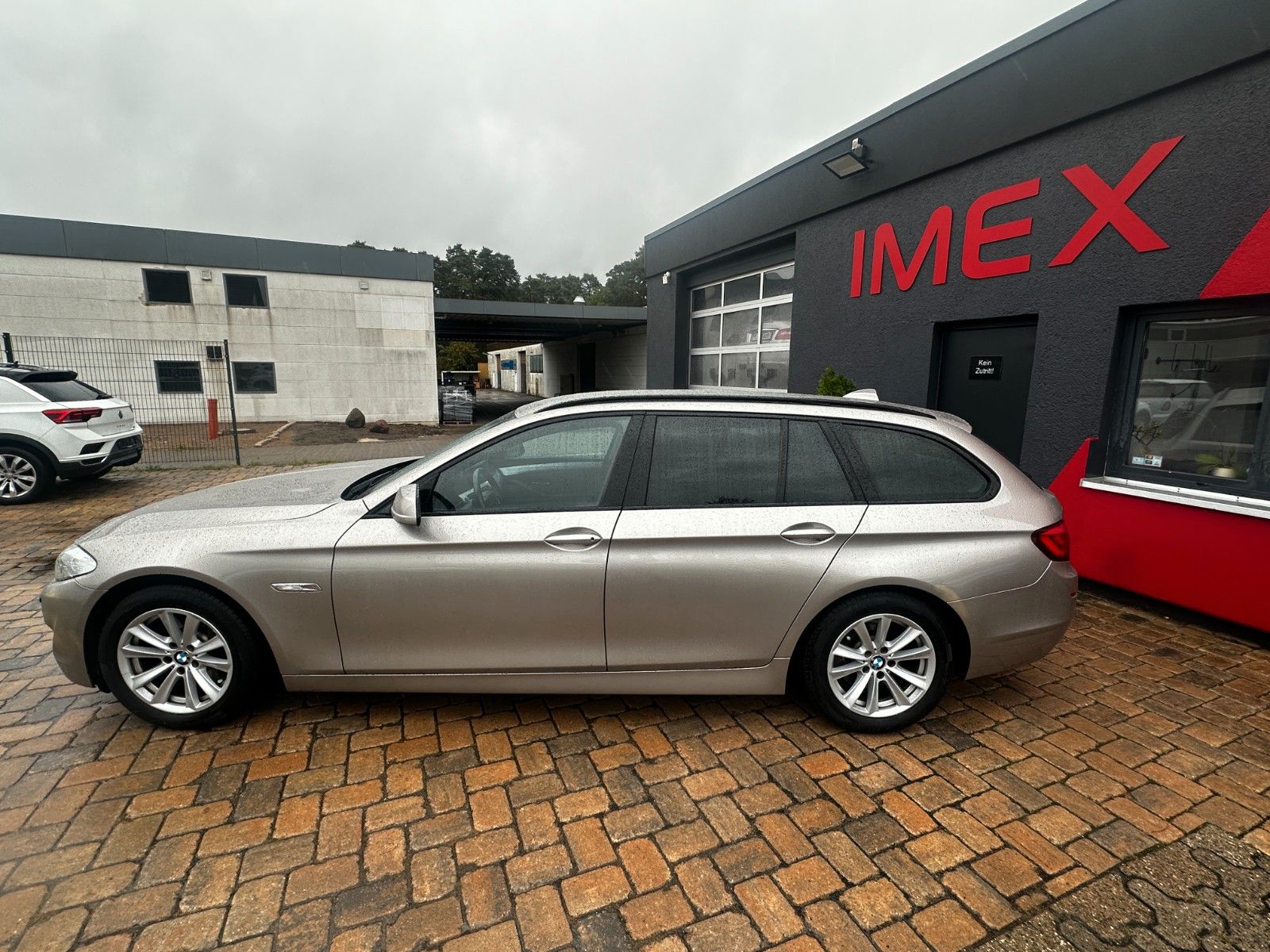 Fahrzeugabbildung BMW 525 d Touring 3.0 204 PS Xenon AHK Navi