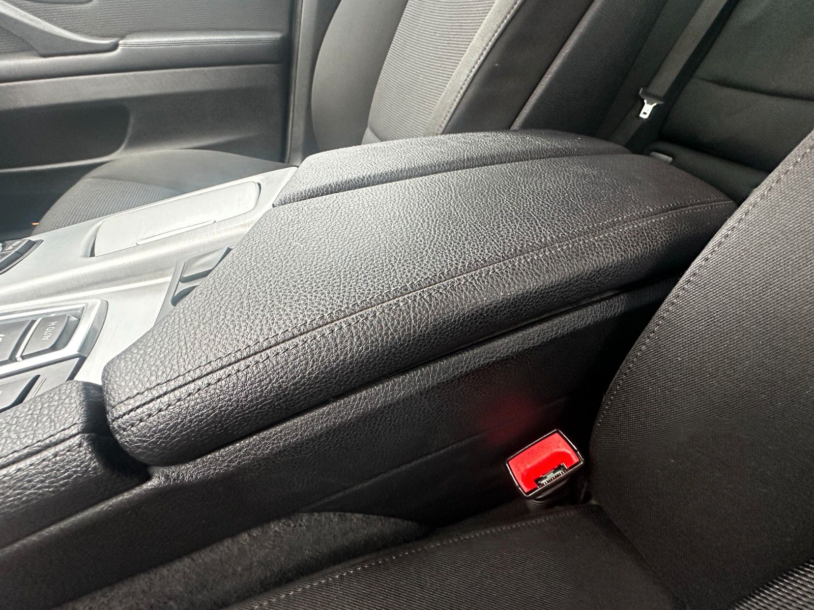 Fahrzeugabbildung BMW 525 d Touring 3.0 204 PS Xenon AHK Navi