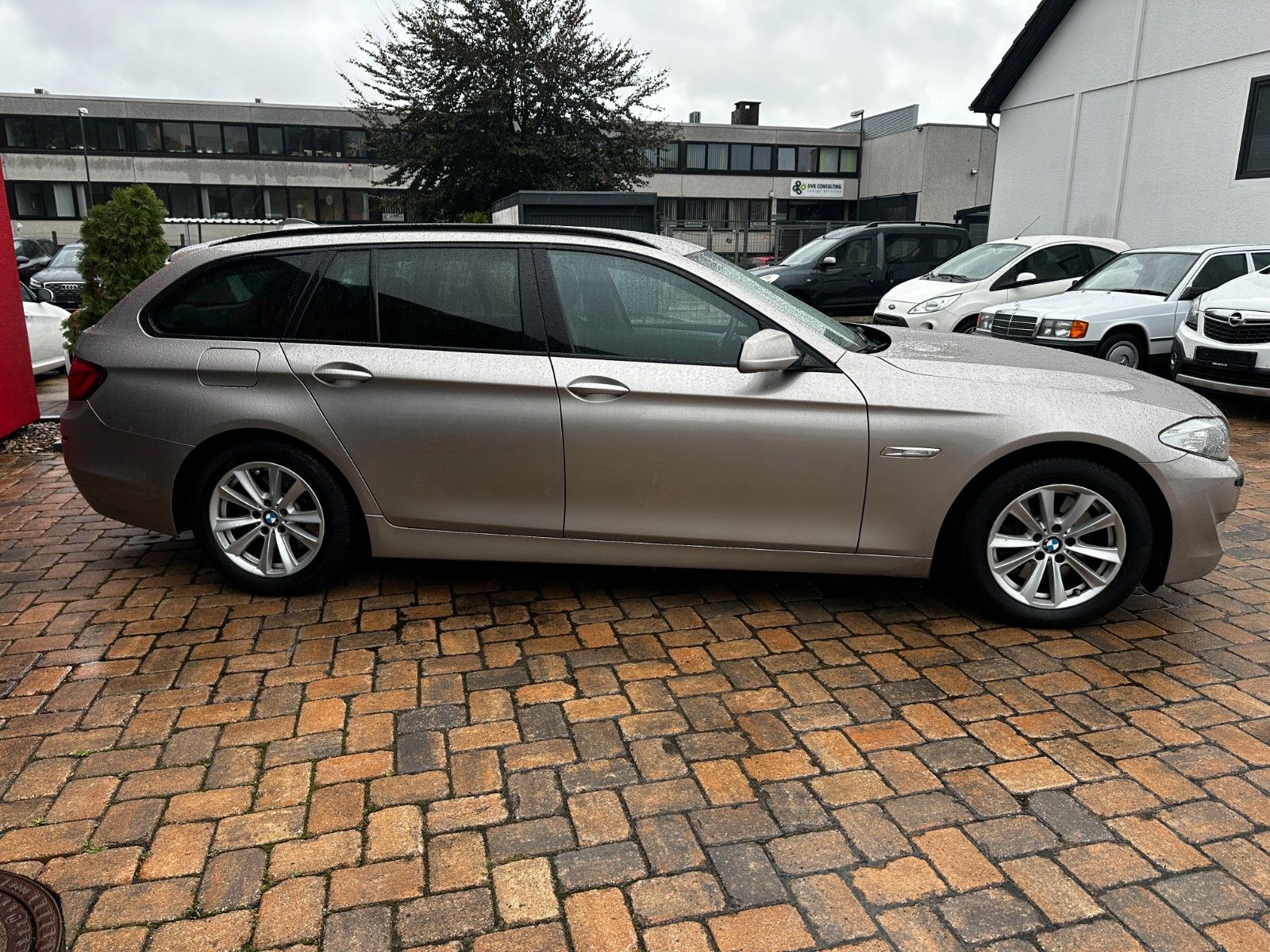 Fahrzeugabbildung BMW 525 d Touring 3.0 204 PS Xenon AHK Navi
