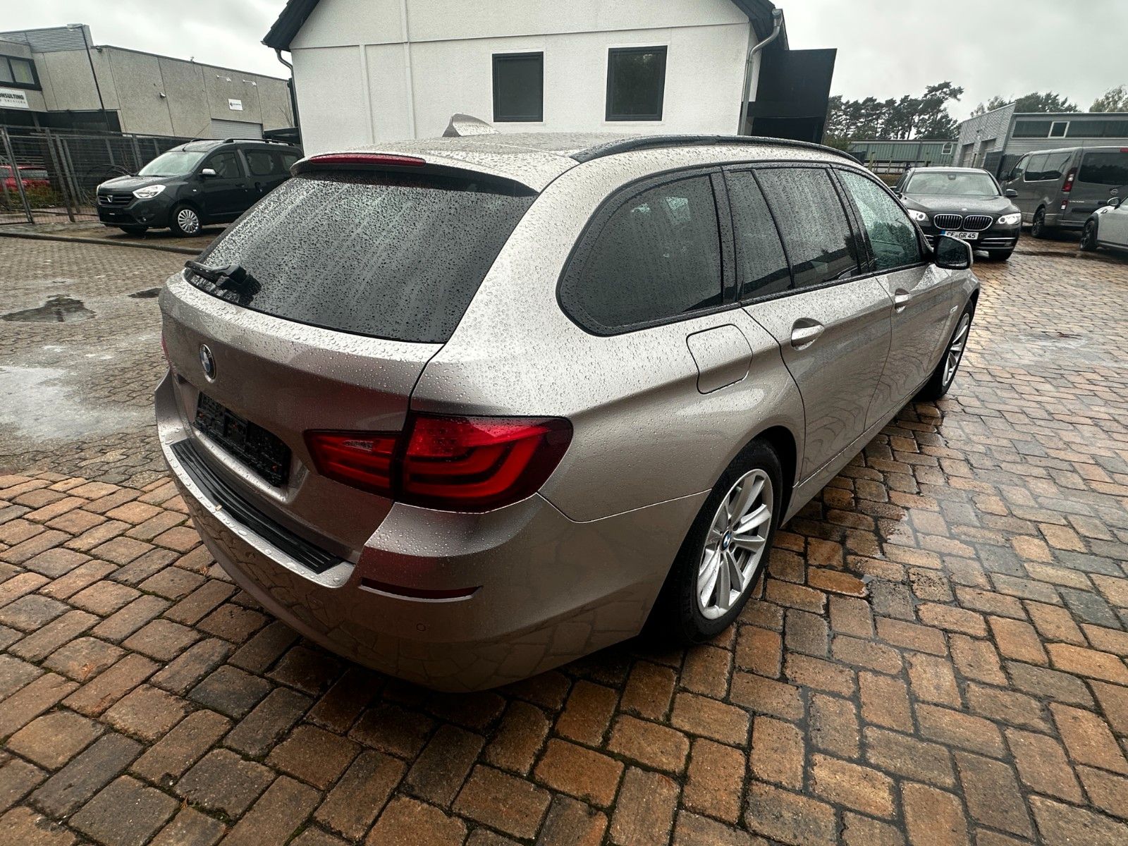 Fahrzeugabbildung BMW 525 d Touring 3.0 204 PS Xenon AHK Navi