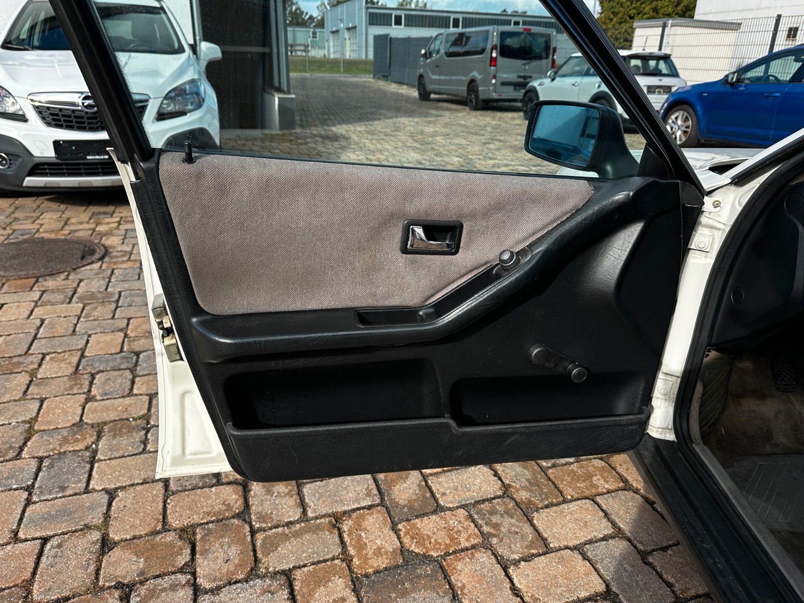 Fahrzeugabbildung Audi Audi 80 1.8 75 PS Tüv neu Servo SD 2 .Hand