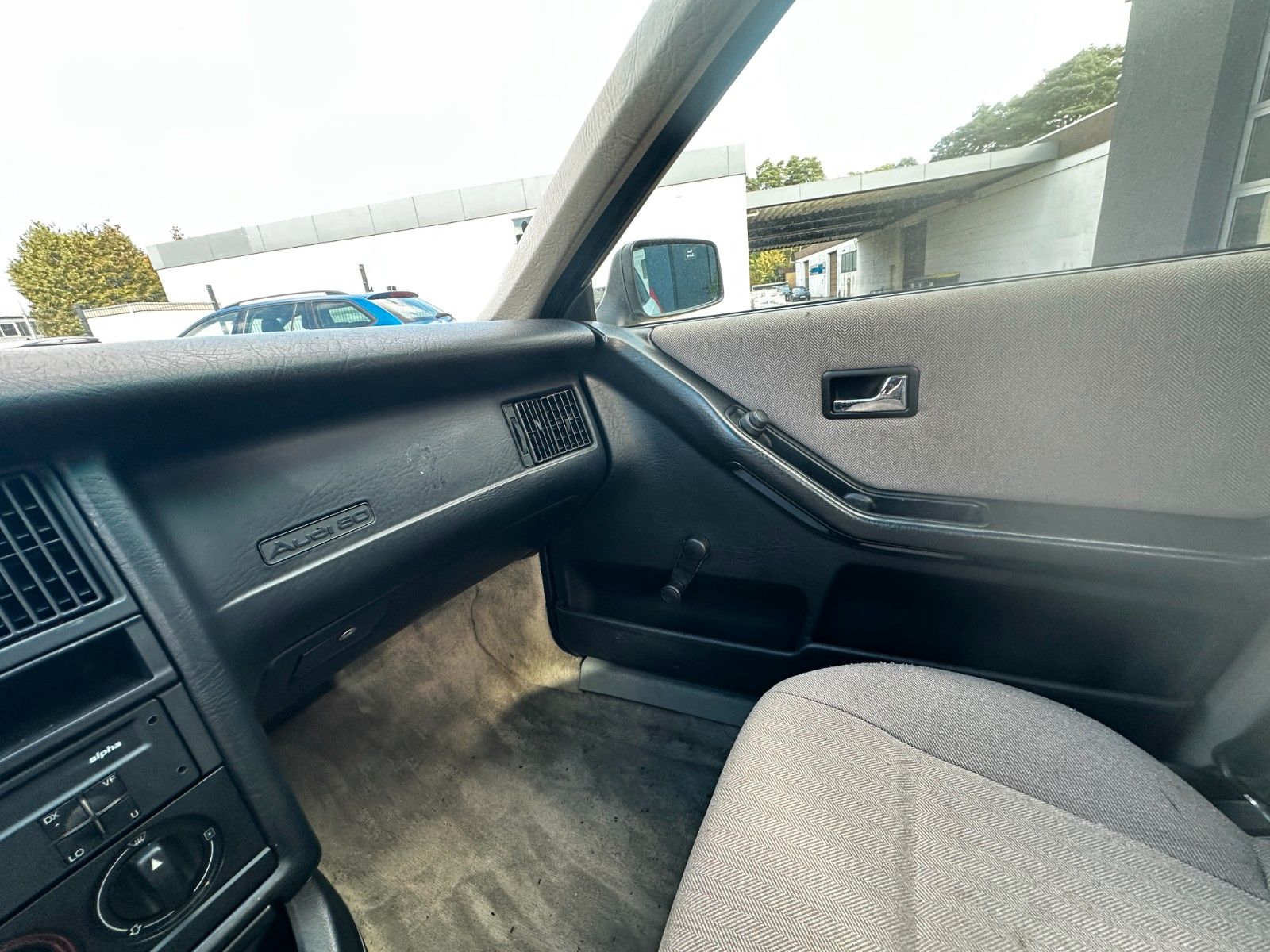 Fahrzeugabbildung Audi Audi 80 1.8 75 PS Tüv neu Servo SD 2 .Hand