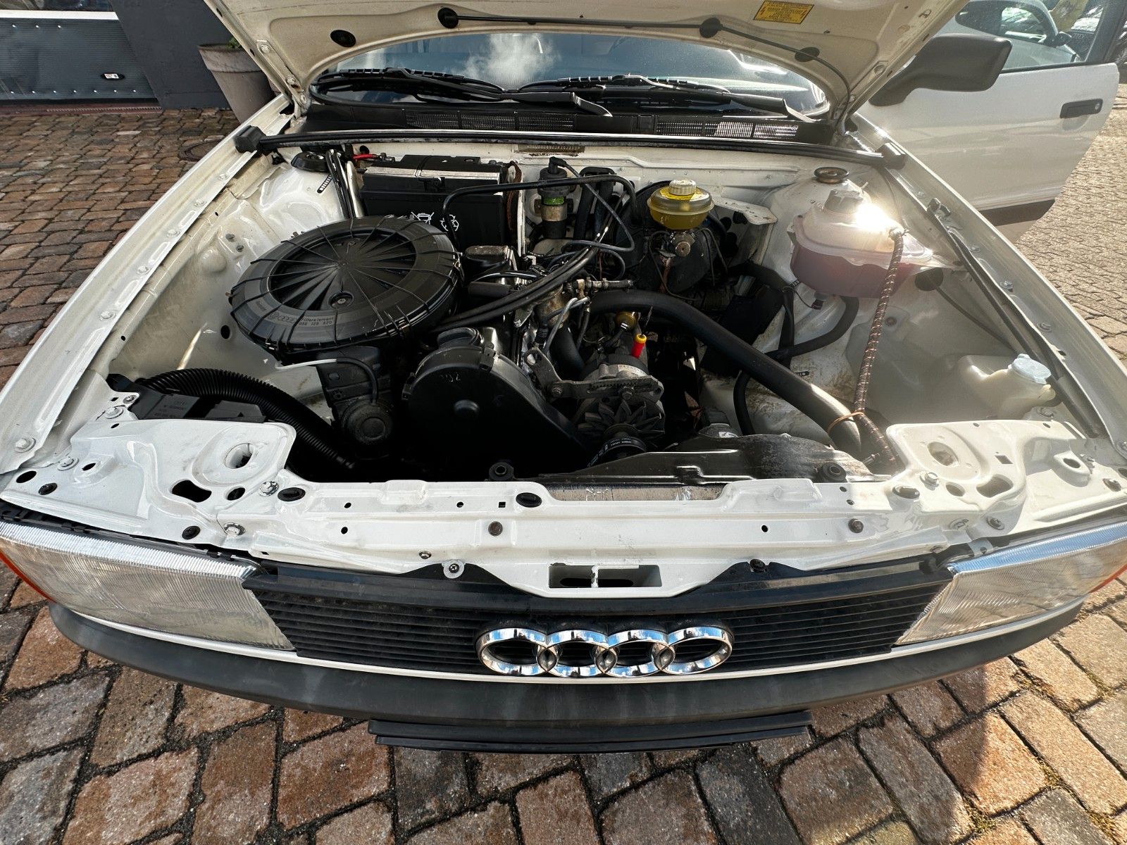Fahrzeugabbildung Audi Audi 80 1.8 75 PS Tüv neu Servo SD 2 .Hand