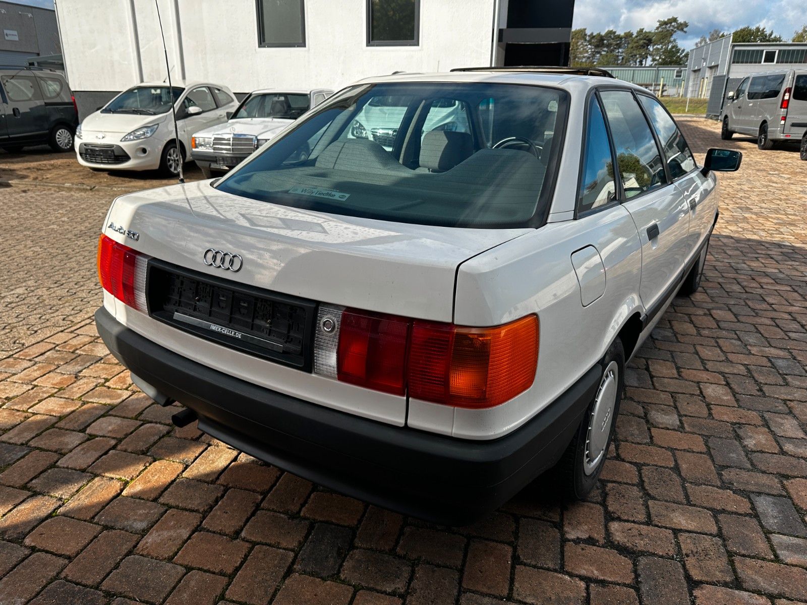 Fahrzeugabbildung Audi Audi 80 1.8 75 PS Tüv neu Servo SD 2 .Hand