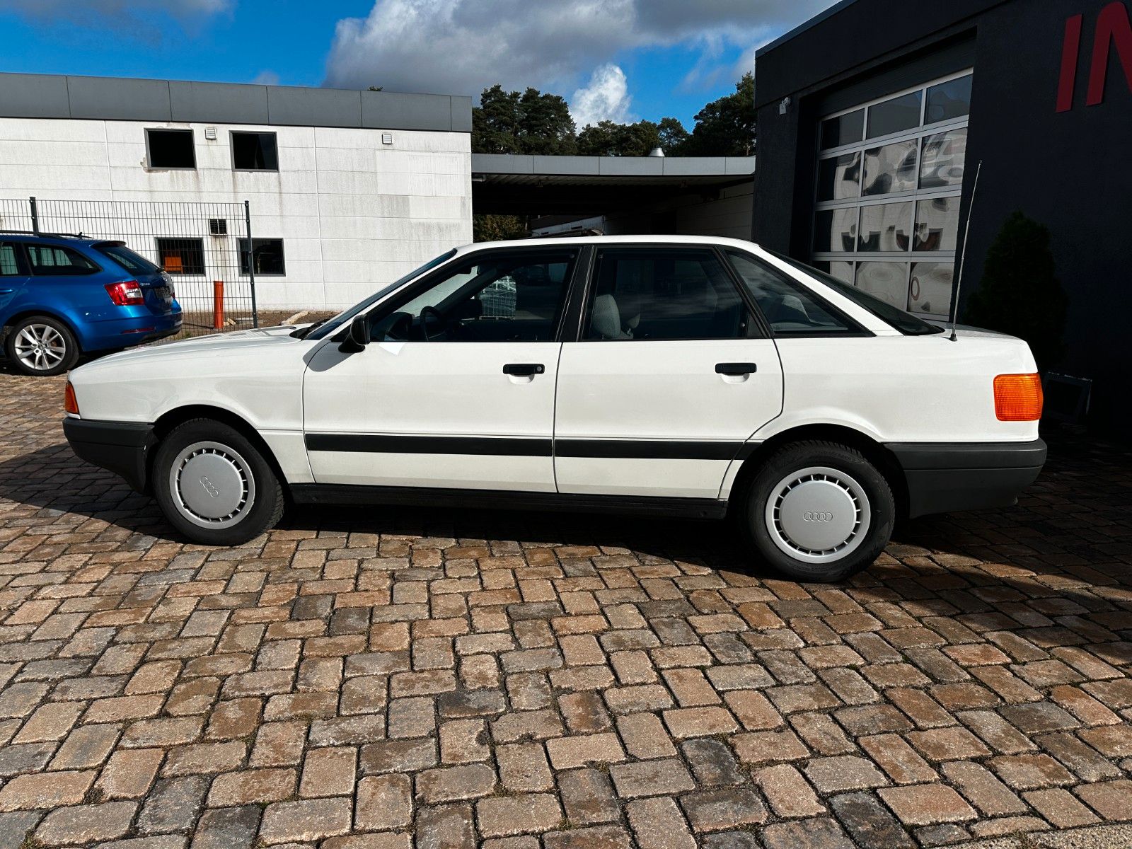 Fahrzeugabbildung Audi Audi 80 1.8 75 PS Tüv neu Servo SD 2 .Hand
