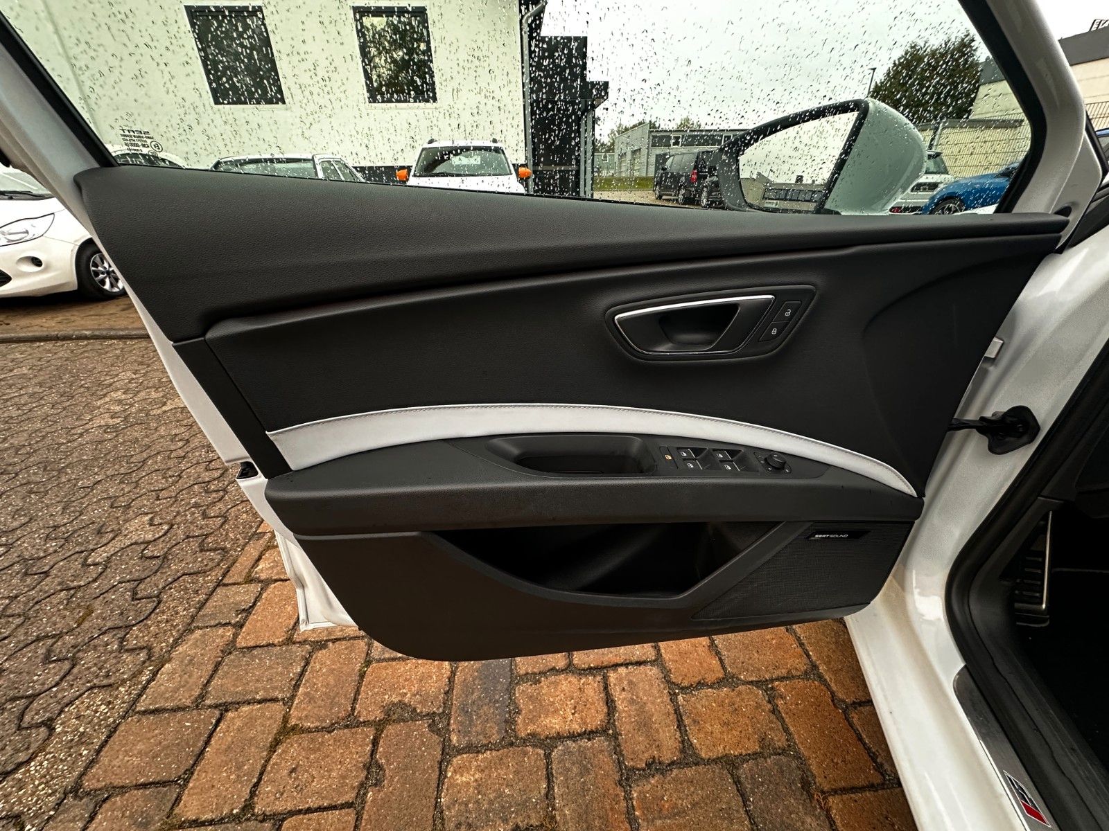 Fahrzeugabbildung Cupra Cupra 265  DSG LED NAVI PDC